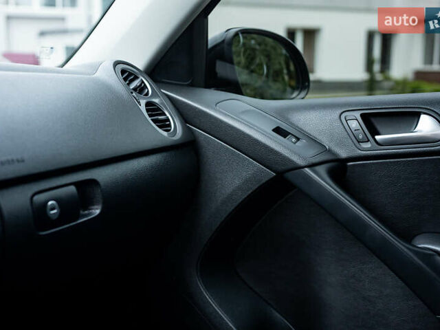 Черный Фольксваген Тигуан, объемом двигателя 1.98 л и пробегом 119 тыс. км за 14550 $, фото 13 на Automoto.ua