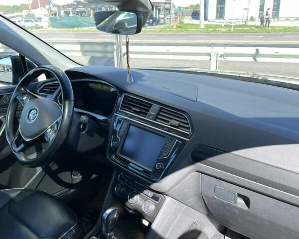 Чорний Фольксваген Тігуан, об'ємом двигуна 1.4 л та пробігом 283 тис. км за 19300 $, фото 14 на Automoto.ua