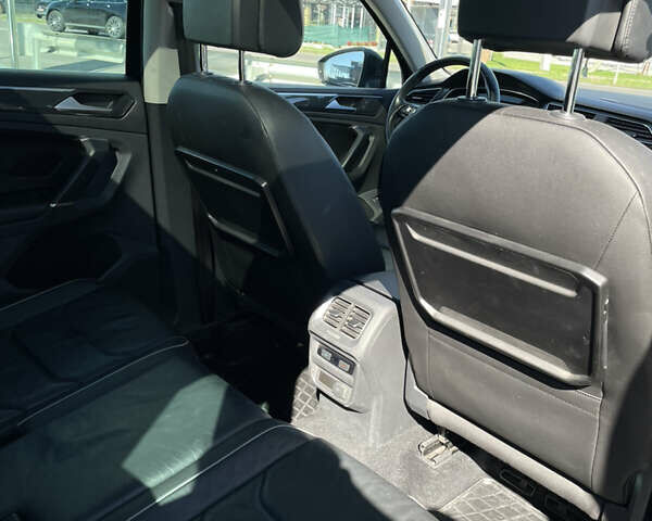 Чорний Фольксваген Тігуан, об'ємом двигуна 1.4 л та пробігом 283 тис. км за 19300 $, фото 18 на Automoto.ua