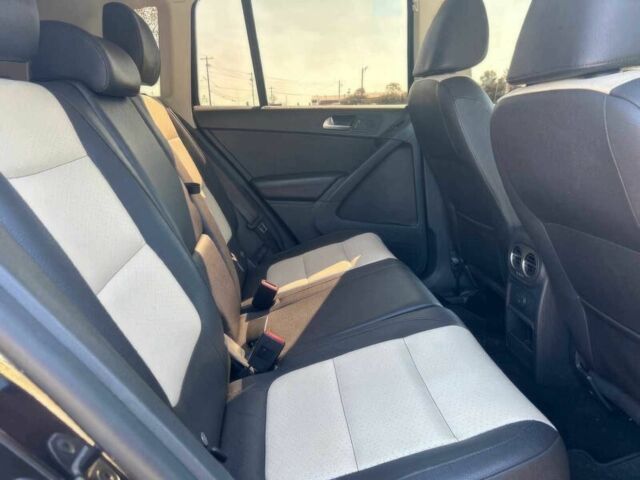 Черный Фольксваген Тигуан, объемом двигателя 2 л и пробегом 79 тыс. км за 2000 $, фото 8 на Automoto.ua