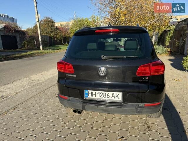 Черный Фольксваген Тигуан, объемом двигателя 1.98 л и пробегом 150 тыс. км за 15000 $, фото 1 на Automoto.ua