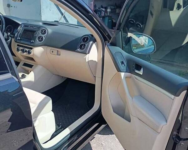 Черный Фольксваген Тигуан, объемом двигателя 1.98 л и пробегом 156 тыс. км за 16000 $, фото 4 на Automoto.ua