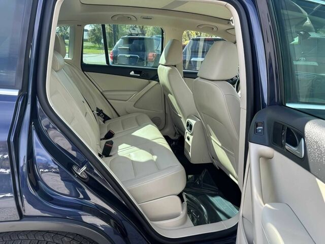 Чорний Фольксваген Тігуан, об'ємом двигуна 2 л та пробігом 80 тис. км за 5800 $, фото 15 на Automoto.ua