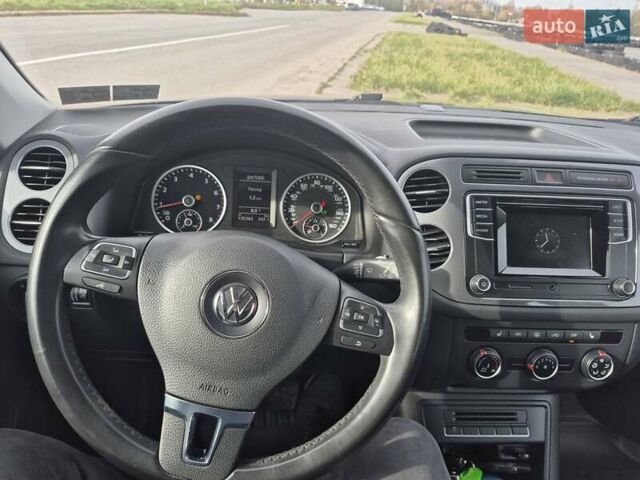 Чорний Фольксваген Тігуан, об'ємом двигуна 2 л та пробігом 135 тис. км за 13850 $, фото 5 на Automoto.ua