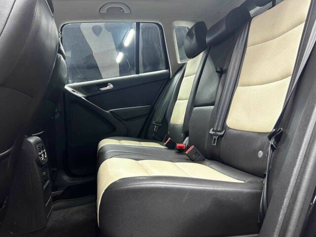 Чорний Фольксваген Тігуан, об'ємом двигуна 2 л та пробігом 133 тис. км за 14400 $, фото 16 на Automoto.ua