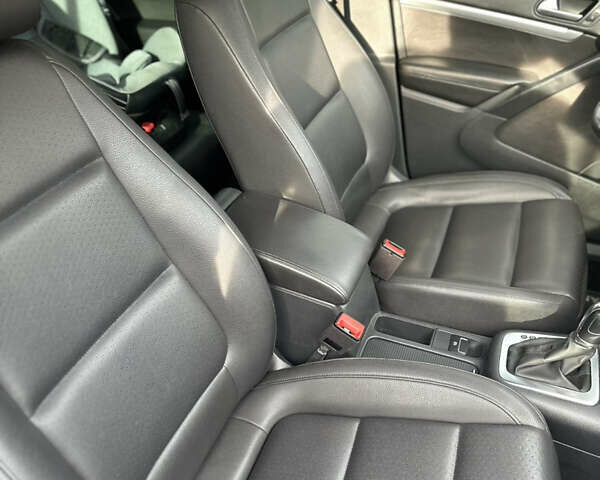 Чорний Фольксваген Тігуан, об'ємом двигуна 2 л та пробігом 207 тис. км за 14200 $, фото 20 на Automoto.ua