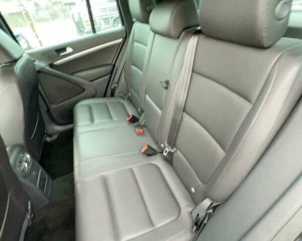 Черный Фольксваген Тигуан, объемом двигателя 2 л и пробегом 94 тыс. км за 2900 $, фото 7 на Automoto.ua