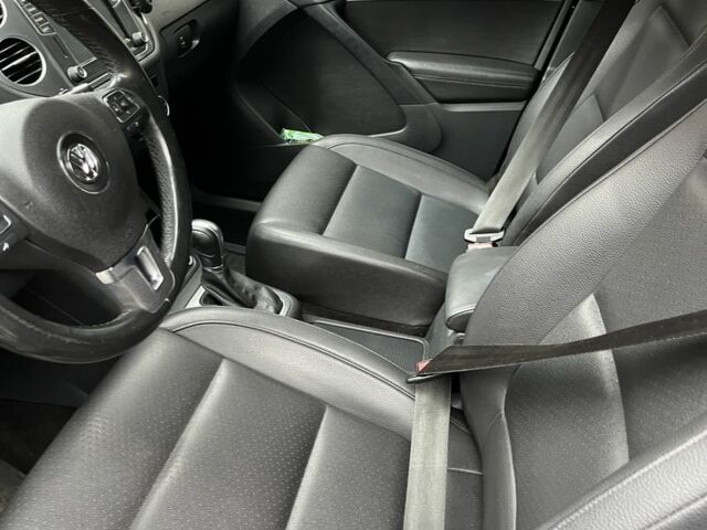 Черный Фольксваген Тигуан, объемом двигателя 2 л и пробегом 171 тыс. км за 11111 $, фото 7 на Automoto.ua