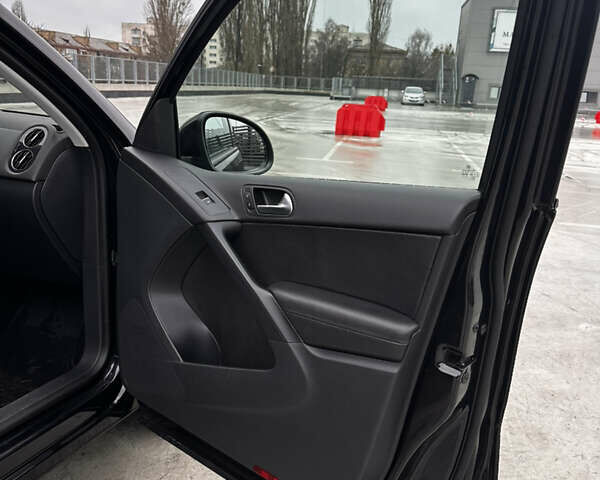 Черный Фольксваген Тигуан, объемом двигателя 1.98 л и пробегом 164 тыс. км за 12999 $, фото 28 на Automoto.ua