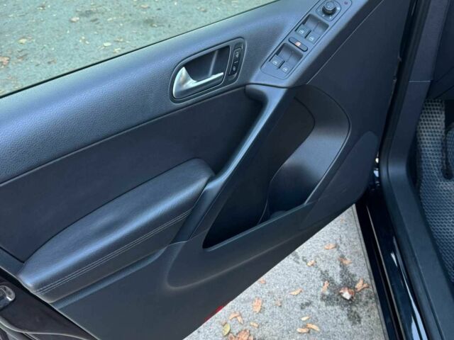 Черный Фольксваген Тигуан, объемом двигателя 2 л и пробегом 162 тыс. км за 12500 $, фото 6 на Automoto.ua