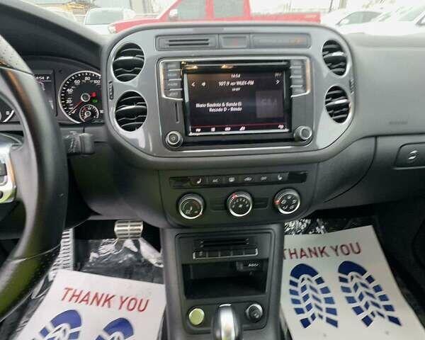 Черный Фольксваген Тигуан, объемом двигателя 2 л и пробегом 94 тыс. км за 2900 $, фото 4 на Automoto.ua