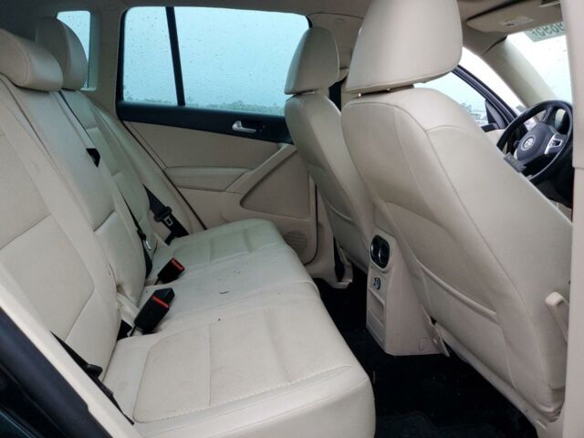 Черный Фольксваген Тигуан, объемом двигателя 2 л и пробегом 125 тыс. км за 8900 $, фото 10 на Automoto.ua