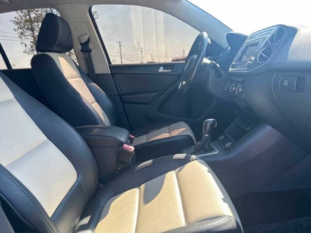 Черный Фольксваген Тигуан, объемом двигателя 2 л и пробегом 79 тыс. км за 2000 $, фото 7 на Automoto.ua