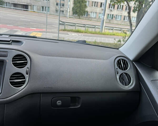 Черный Фольксваген Тигуан, объемом двигателя 1.98 л и пробегом 190 тыс. км за 16500 $, фото 13 на Automoto.ua