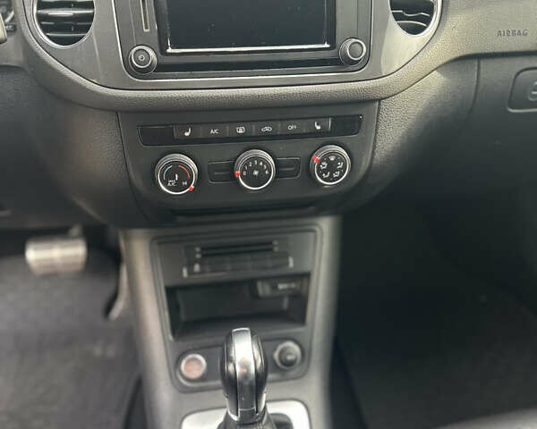 Чорний Фольксваген Тігуан, об'ємом двигуна 2 л та пробігом 207 тис. км за 14200 $, фото 18 на Automoto.ua