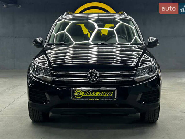Черный Фольксваген Тигуан, объемом двигателя 2 л и пробегом 133 тыс. км за 14400 $, фото 1 на Automoto.ua
