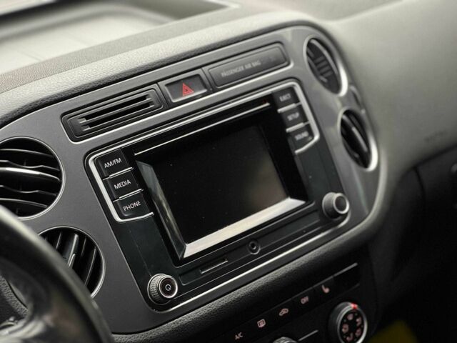 Чорний Фольксваген Тігуан, об'ємом двигуна 2 л та пробігом 176 тис. км за 14500 $, фото 10 на Automoto.ua