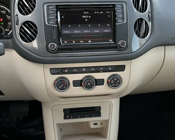 Черный Фольксваген Тигуан, объемом двигателя 1.98 л и пробегом 73 тыс. км за 16000 $, фото 13 на Automoto.ua