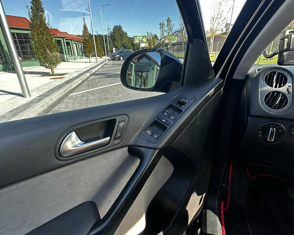 Черный Фольксваген Тигуан, объемом двигателя 1.97 л и пробегом 236 тыс. км за 15250 $, фото 17 на Automoto.ua