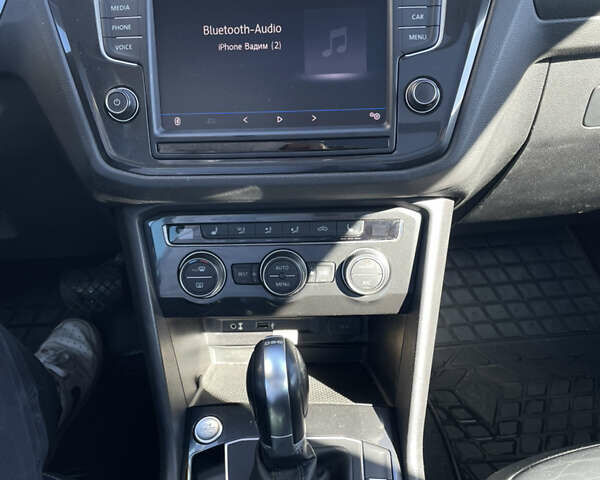 Чорний Фольксваген Тігуан, об'ємом двигуна 1.4 л та пробігом 283 тис. км за 19300 $, фото 12 на Automoto.ua