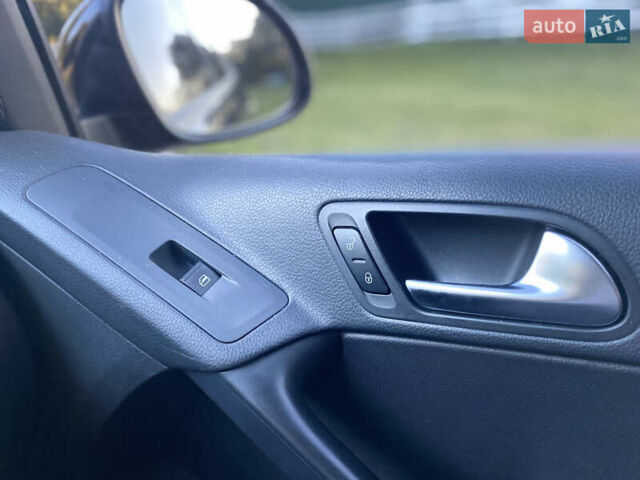 Чорний Фольксваген Тігуан, об'ємом двигуна 1.98 л та пробігом 124 тис. км за 13600 $, фото 32 на Automoto.ua