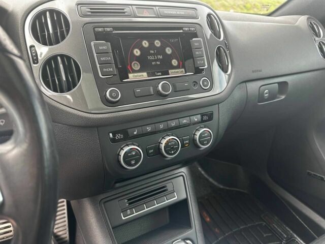 Чорний Фольксваген Тігуан, об'ємом двигуна 2 л та пробігом 220 тис. км за 14000 $, фото 9 на Automoto.ua