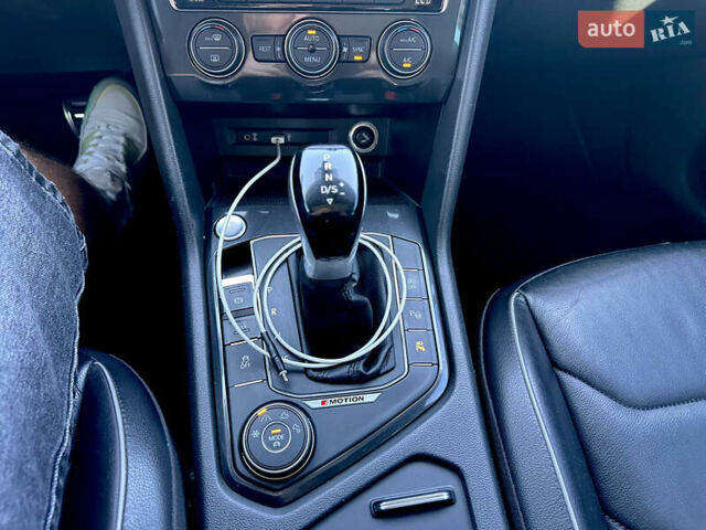 Черный Фольксваген Тигуан, объемом двигателя 2 л и пробегом 232 тыс. км за 26800 $, фото 20 на Automoto.ua