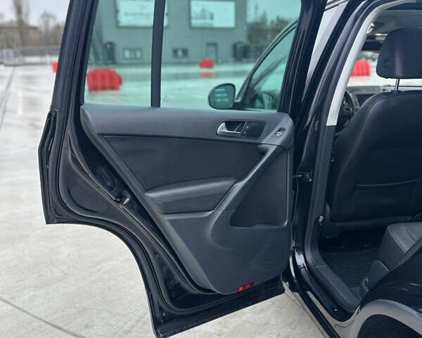 Черный Фольксваген Тигуан, объемом двигателя 1.98 л и пробегом 164 тыс. км за 12999 $, фото 21 на Automoto.ua