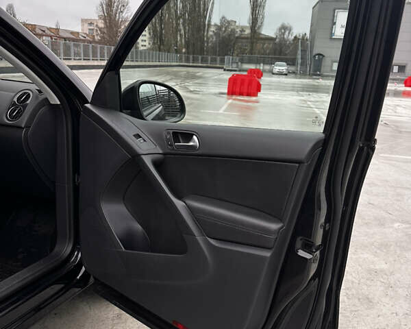 Черный Фольксваген Тигуан, объемом двигателя 1.98 л и пробегом 164 тыс. км за 12999 $, фото 27 на Automoto.ua