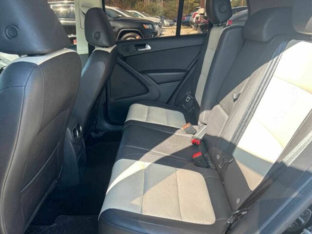 Черный Фольксваген Тигуан, объемом двигателя 2 л и пробегом 79 тыс. км за 2000 $, фото 9 на Automoto.ua