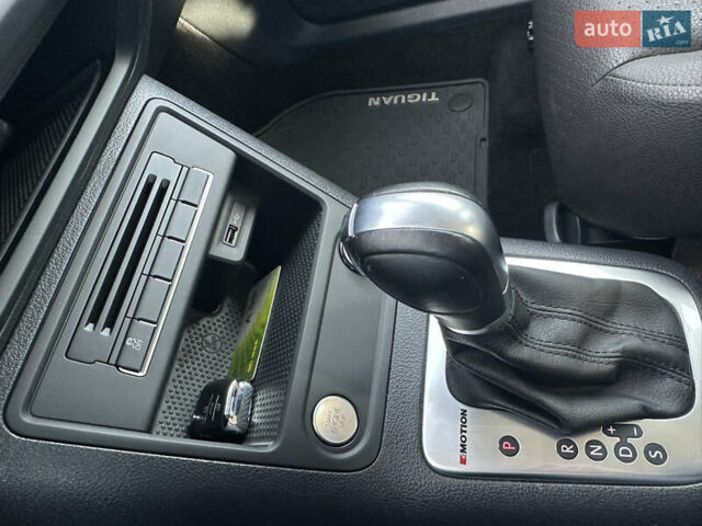 Чорний Фольксваген Тігуан, об'ємом двигуна 2 л та пробігом 117 тис. км за 13850 $, фото 20 на Automoto.ua