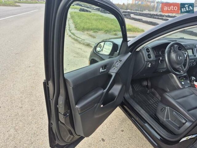 Чорний Фольксваген Тігуан, об'ємом двигуна 2 л та пробігом 135 тис. км за 13850 $, фото 15 на Automoto.ua