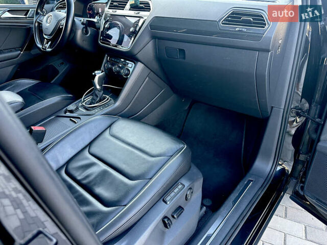 Черный Фольксваген Тигуан, объемом двигателя 2 л и пробегом 232 тыс. км за 26800 $, фото 15 на Automoto.ua