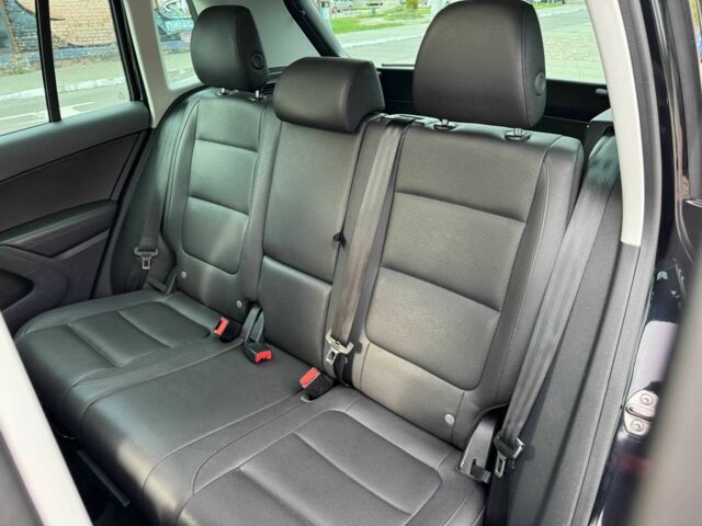 Чорний Фольксваген Тігуан, об'ємом двигуна 2 л та пробігом 157 тис. км за 13499 $, фото 22 на Automoto.ua