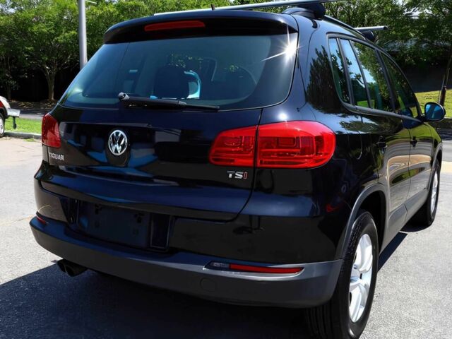 Черный Фольксваген Тигуан, объемом двигателя 2 л и пробегом 77 тыс. км за 5600 $, фото 2 на Automoto.ua