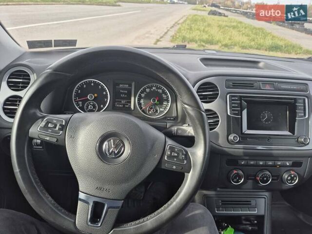 Чорний Фольксваген Тігуан, об'ємом двигуна 2 л та пробігом 135 тис. км за 13850 $, фото 7 на Automoto.ua
