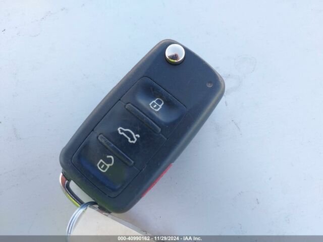 Черный Фольксваген Тигуан, объемом двигателя 2 л и пробегом 166 тыс. км за 9300 $, фото 10 на Automoto.ua