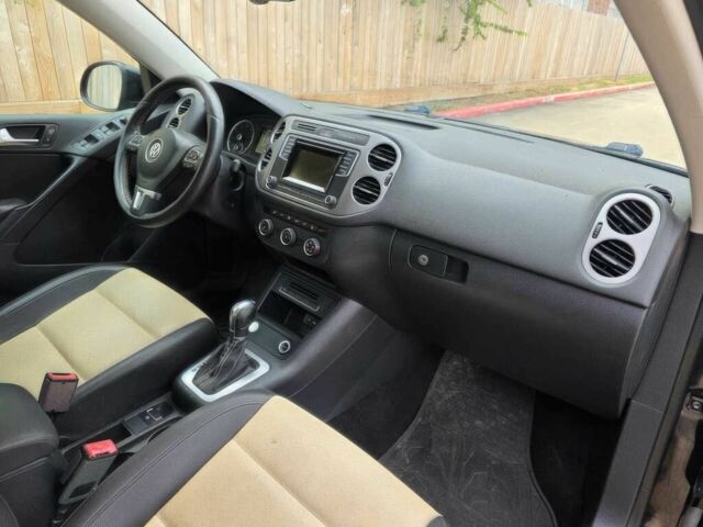 Черный Фольксваген Тигуан, объемом двигателя 2 л и пробегом 79 тыс. км за 7000 $, фото 7 на Automoto.ua