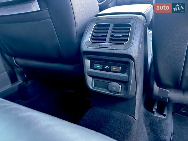 Черный Фольксваген Тигуан, объемом двигателя 2 л и пробегом 232 тыс. км за 26800 $, фото 16 на Automoto.ua