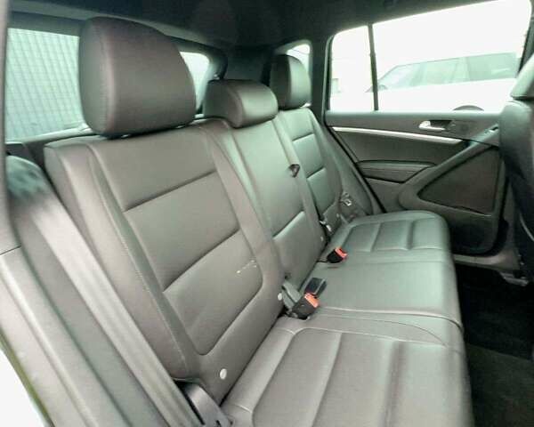 Черный Фольксваген Тигуан, объемом двигателя 2 л и пробегом 94 тыс. км за 2900 $, фото 8 на Automoto.ua