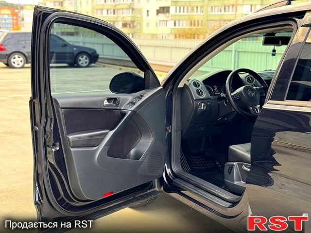 Чорний Фольксваген Тігуан, об'ємом двигуна 2 л та пробігом 184 тис. км за 12450 $, фото 9 на Automoto.ua