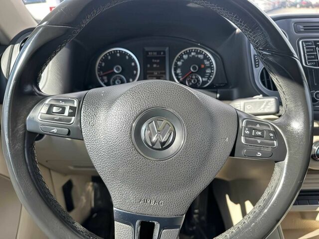 Чорний Фольксваген Тігуан, об'ємом двигуна 2 л та пробігом 80 тис. км за 5800 $, фото 10 на Automoto.ua