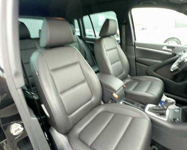 Черный Фольксваген Тигуан, объемом двигателя 2 л и пробегом 94 тыс. км за 2900 $, фото 6 на Automoto.ua