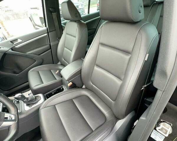 Черный Фольксваген Тигуан, объемом двигателя 2 л и пробегом 94 тыс. км за 2900 $, фото 5 на Automoto.ua