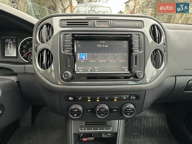 Чорний Фольксваген Тігуан, об'ємом двигуна 1.98 л та пробігом 160 тис. км за 13950 $, фото 89 на Automoto.ua