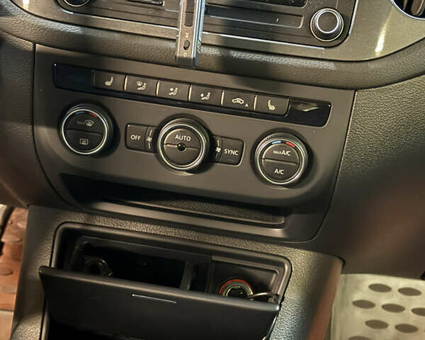 Чорний Фольксваген Тігуан, об'ємом двигуна 1.98 л та пробігом 56 тис. км за 17000 $, фото 5 на Automoto.ua