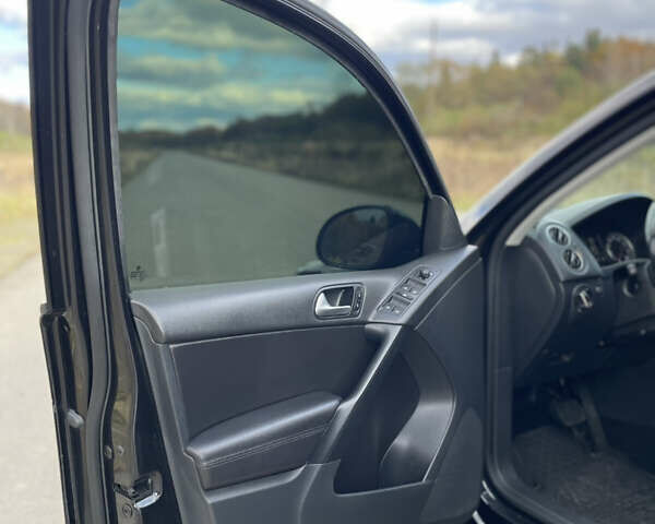 Черный Фольксваген Тигуан, объемом двигателя 1.98 л и пробегом 221 тыс. км за 11990 $, фото 17 на Automoto.ua