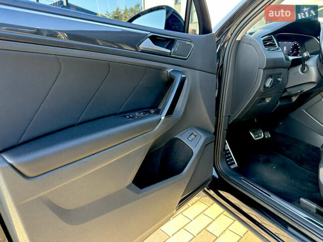 Черный Фольксваген Тигуан, объемом двигателя 2 л и пробегом 232 тыс. км за 26800 $, фото 10 на Automoto.ua