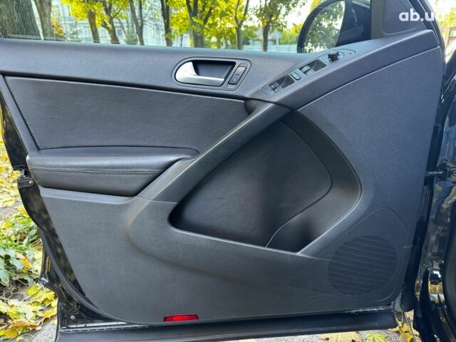 Черный Фольксваген Тигуан, объемом двигателя 2 л и пробегом 260 тыс. км за 12990 $, фото 10 на Automoto.ua