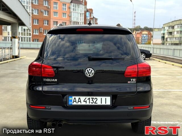 Чорний Фольксваген Тігуан, об'ємом двигуна 2 л та пробігом 184 тис. км за 12450 $, фото 4 на Automoto.ua